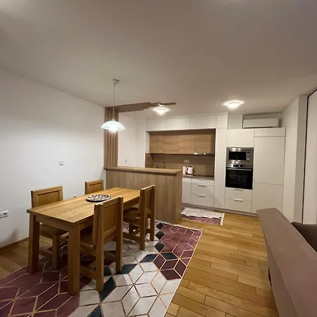 Vip Four Apartment